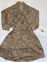 Cargar imagen en el visor de la galería, Cheetah Robe