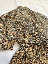 Cargar imagen en el visor de la galería, Cheetah Robe