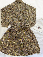 Cargar imagen en el visor de la galería, Cheetah Robe